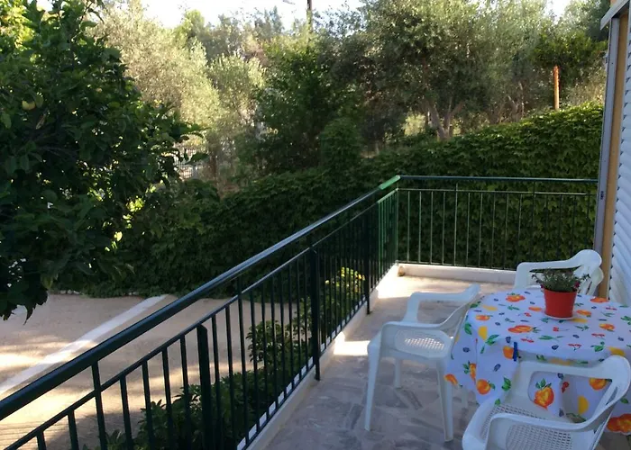 拉尼娅公寓 * 托隆