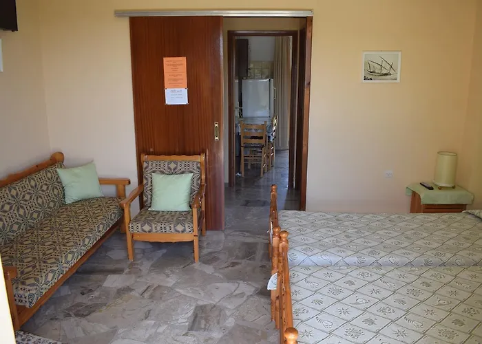 拉尼娅公寓 * 托隆